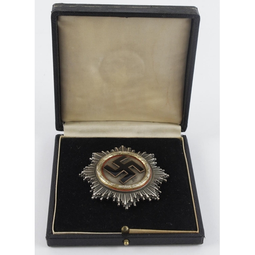 1093 - German Deutches Kreuz in gold, heavy construction, in fitted case.