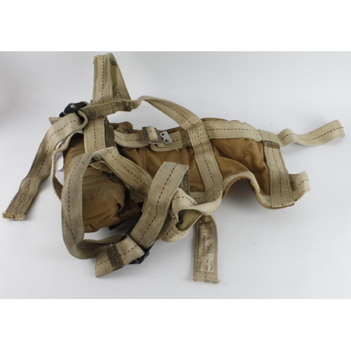 328 - Parachute harness type B MKII used to train airmen for parachute jumps complete with release button.... 