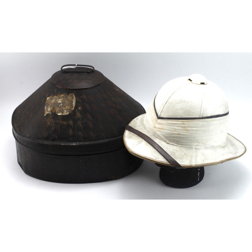 426 - World War I Officer’s private purchase Wolseley Pattern Pith Helmet and Transit Tin, circa 1917, wit... 