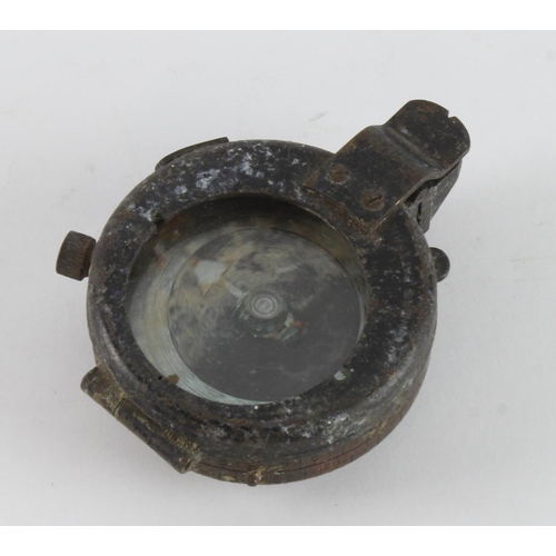 430 - WW1 1915 dated pocket compass, vendor states found in Thiepval Woods, Somme, France.