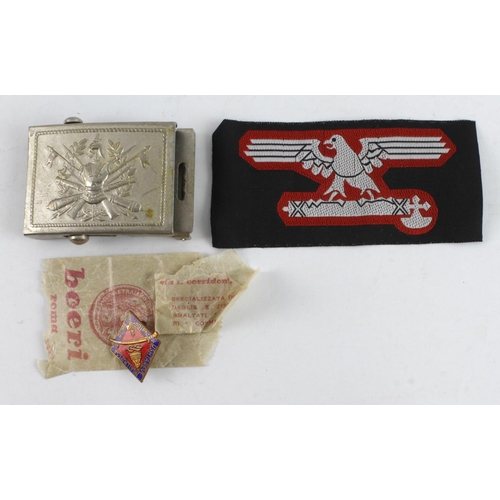 511 - WW2 Italian lot, belt buckle, Albania campaign badge and cloth badge.