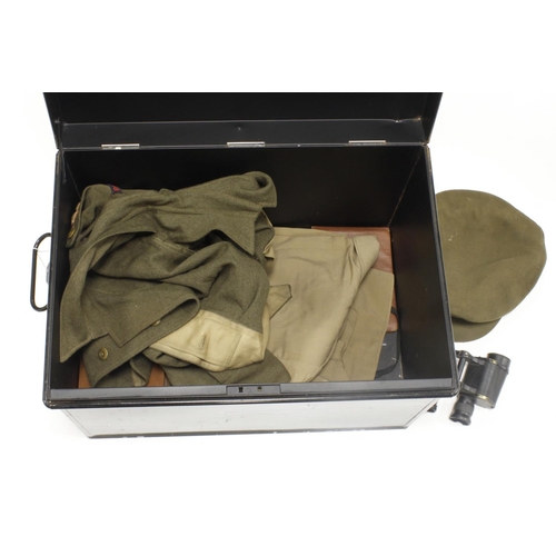 523 - WW2 Royal Artillery officers uniforms to a captain including service jacket, trousers, hat and Sam b... 