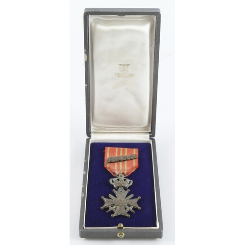 682 - Belgium Croix de Guerre with Palm, in case of issue with, King Leopold II cypher to lid