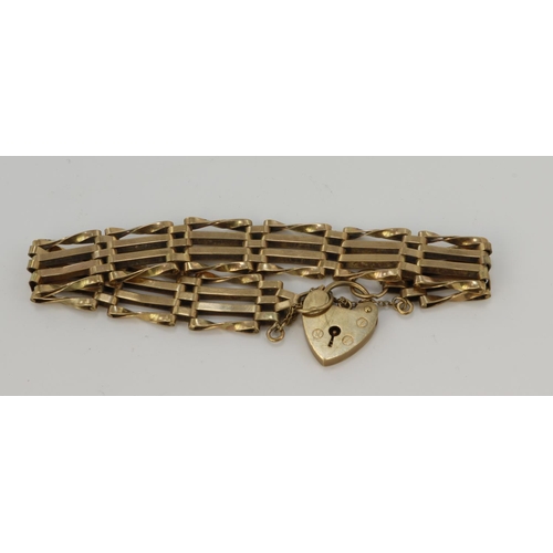 472 - 9ct yellow gold four bar gate bracelet with heart padlock, length approx. 7