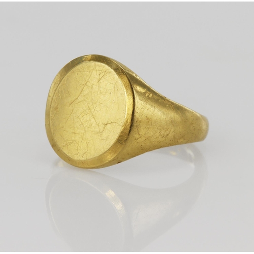 63 - 18ct yellow gold vintage signet ring, bezeled table measures 14 x 12mm, hallmarked London 1966, fing... 