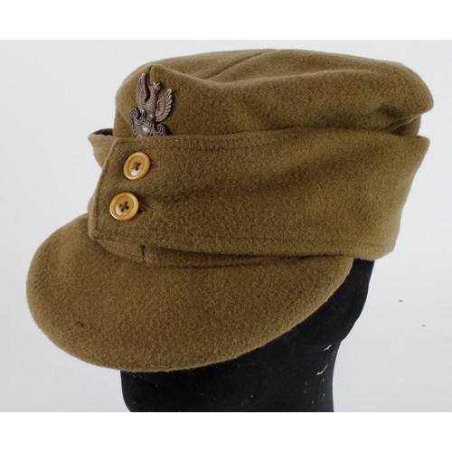 332 - Poland a Free Polish square topped cap with Free Polish Goverment cap badge. Sold as seen