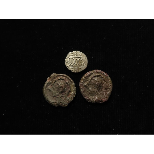 381 - Celtic Britain / Gaul (3): Iceni, ECEN or ECE silver unit, two crescents standard / horse r. 1.27g, ... 