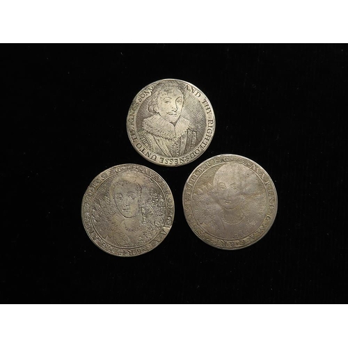 845 - Engraved Counters (3) silver d.26mm: Simon van de Passe 17thC engraved pieces: James I / Prince Char... 