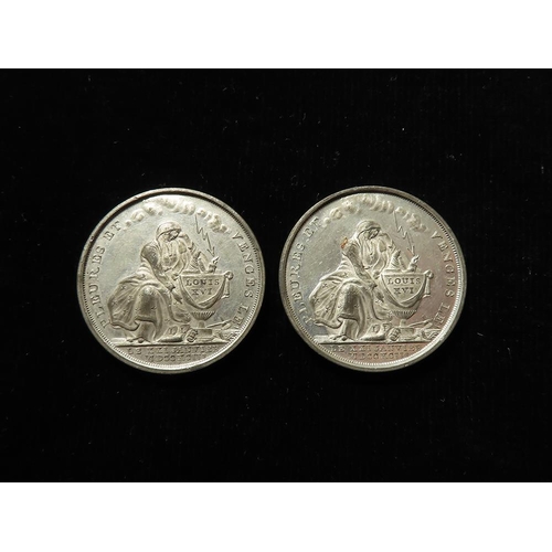 849 - France (2) commemorative medals, white metal d.31.5mm: Two examples of a medallion commemorating the... 