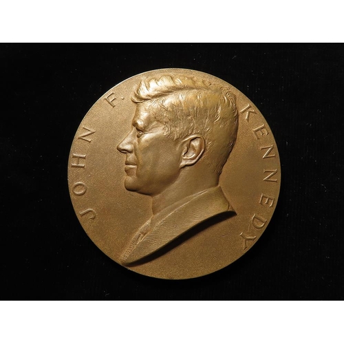 901 - USA Commemorative Medal, bronze d.75.5mm: The Inauguration of John F. Kennedy, January 20, 1961. Sig... 