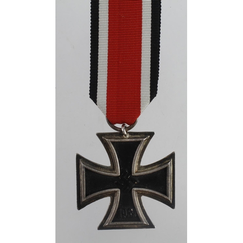 1218 - Germany from a one owner collection, an Iron Cross 2nd class WW2 3x piece.