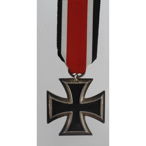 1218 - Germany from a one owner collection, an Iron Cross 2nd class WW2 3x piece.