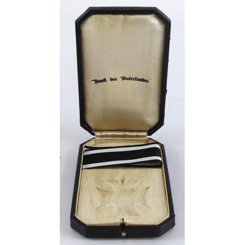 1256 - Imperial German Iron Cross 2nd class De Luxe case only.