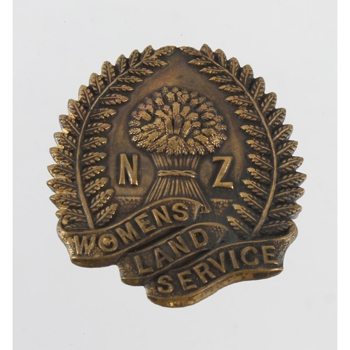 266 - Cap badge New Zealand Women's land service.