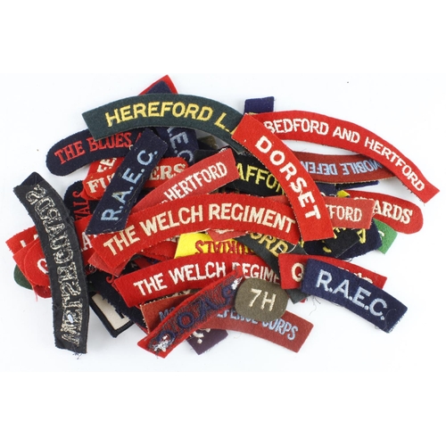 289 - Cloth Badges: British Army shoulder title badges including embroidered and paste back versions, all ... 