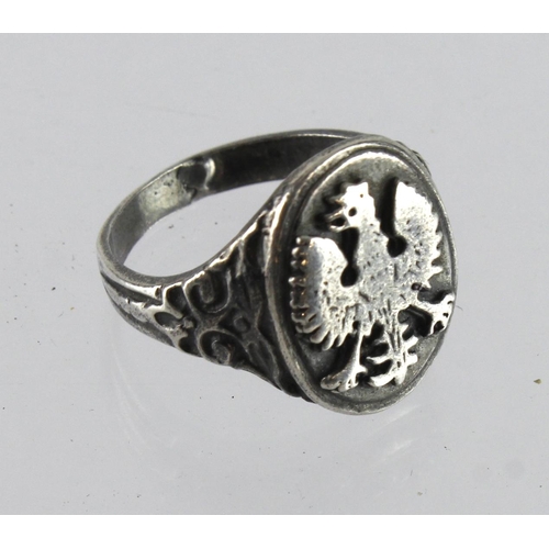 363 - Poland a Free Polish era mans finger ring, 800 silver stamped, wear overall.