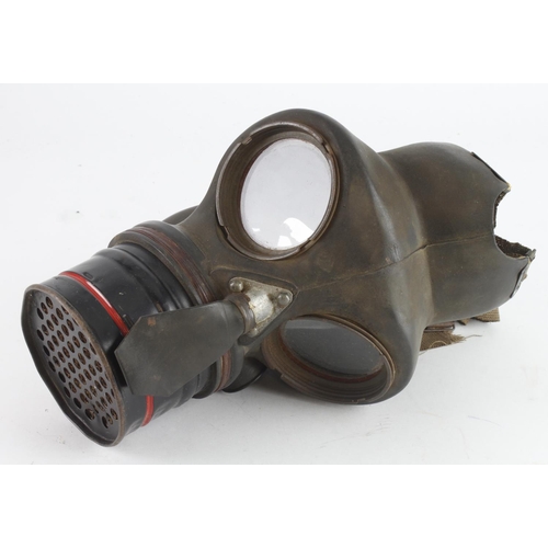 498 - WW2 era gas mask made by BW & M Ltd 1937 and stamped 'P.B.C. July 38'.