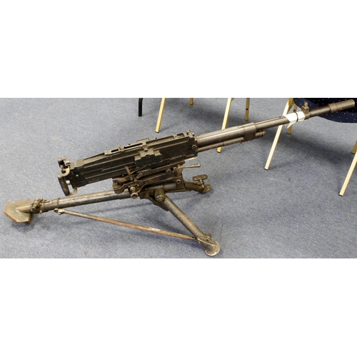 92 - Italian WW2 Breda M37 heavy machine gun. All complete with tripod in good condition. With EU deactiv... 