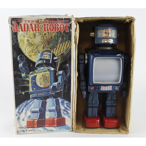 117 - Japanese Battery Operated Tinplate Radar Robot, by Horikawa, with yellow plastic radar, battery comp... 