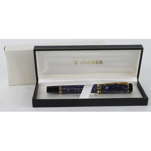 483 - Parker Duofold blue marble fountain pen, with 18ct nib, contained in a Parker case