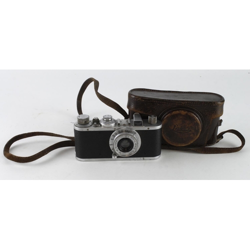 527 - Leica Standard Model E camera (no. 217363), with Leitz Elmar f=5cm 1:3,5 lens, contained in original... 