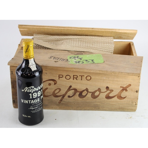 539 - Niepoort. Four bottles of Niepoorts Vintage Port 1991 (bottled December 1993), contained in original... 