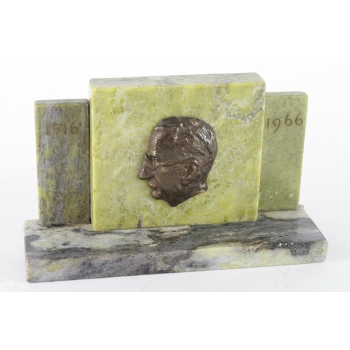 571 - Easter Uprising interest. A bronze relief mounted on a marble plinth, depicting President de Valera,... 