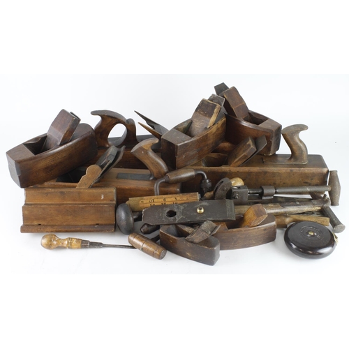 630 - Woodworking interest. A collection of seven various woodworking planes, largest length 61cm approx.,... 