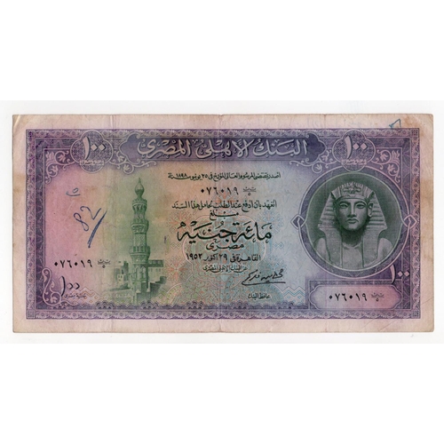 699 - Egypt 100 Pounds dated 1952, serial number 076019 (BNB B134a, Pick34) some dirt/stains, annotations,... 