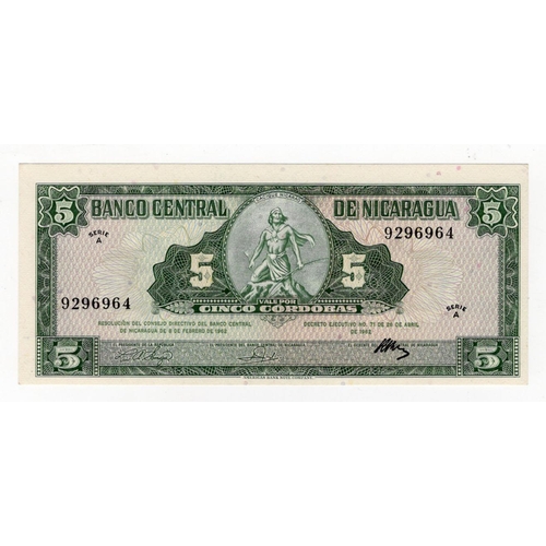 830 - Nicaragua 5 Cordobas dated 1962 Series A, serial number 9296964 (BNB B402a, Pick108a) Uncirculated