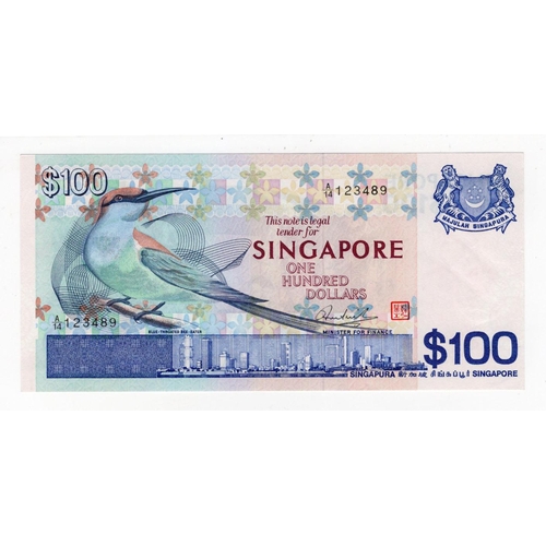 889 - Singapore 100 Dollars 'Bird Series' issued 1977, a consecutively numbered number to the previous lot... 