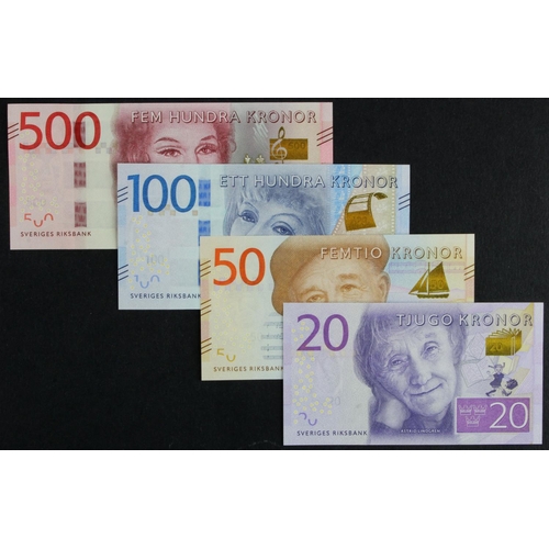 901 - Sweden (4), 500 Kronor issued 2015, serial C441111142 (BNB B158b, Pick73), 100 Kronor issued 2015, 5... 