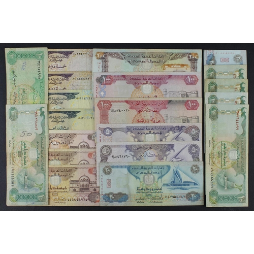 922 - United Arab Emirates (20), 5 Dirhams (5) issued 1973, 1982, 1995, 2001, 10 Dirhams (8) issued 1973, ... 