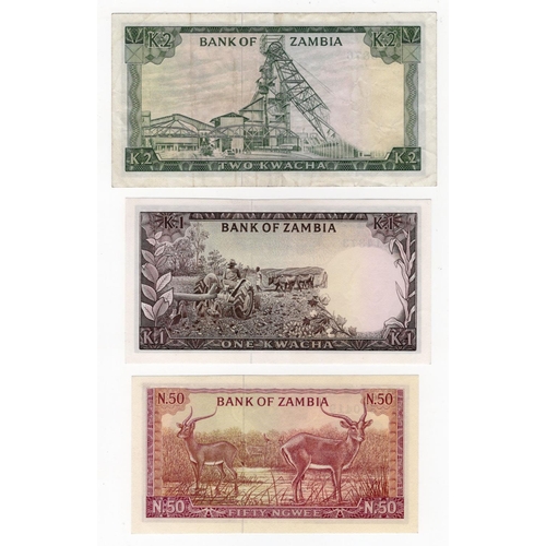 936 - Zambia (3), 50 Ngwee, 1 Kwacha & 2 Kwacha issued 1968, serial 5/A 370419, 2/B 814373 & 10/C 276876 (... 