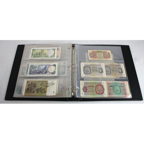 961 - World in album (64), Scotland (15) a good range of 1 Pound notes from various banks, no duplication,... 