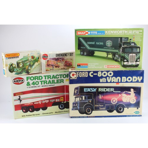 121 - Kits. Five boxed plastic kits, comprising Airfix 1/32 scale Ford Tractor & 40