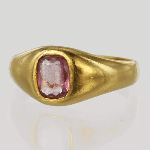 158 - 22ct yellow gold signet style ring set with a single cushion shaped pink topaz (worn facets) measuri... 