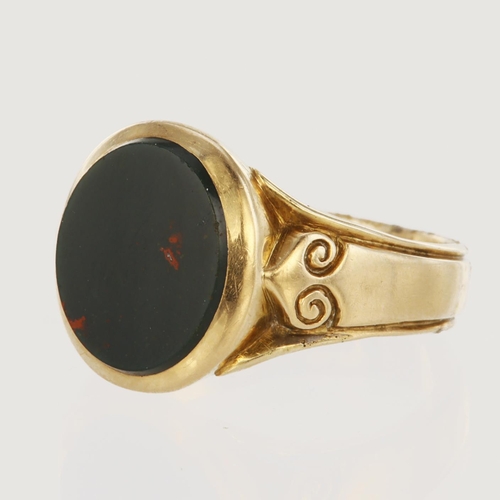 186 - 15ct yellow gold signet ring set with oval bloodstone measuring 12mm x 10.5mm, Chester hallmark 1897... 