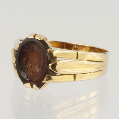 188 - Tests as 9ct yellow gold ring set with an oval smoky quartz measuring approx. 10mm x 7mm