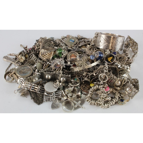 480 - Good assortment of silver and white metal jewellery, together with some costume jewellery, gross wei... 