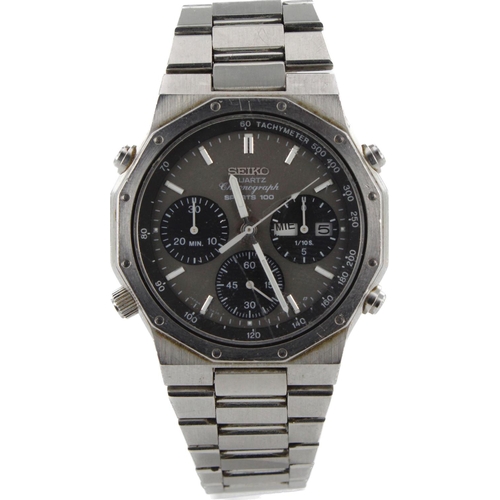 526 - Seiko Sports 100 chronograph stainless steel cased gents quartz wristwatch, ref. 7A38-7020. The grey... 