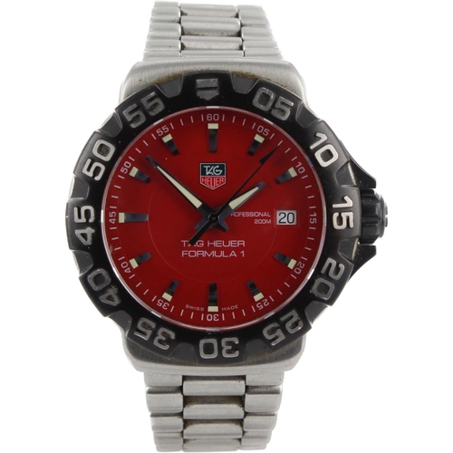 567 - Tag Heuer Professional 200m Formula 1 stainless steel cased gents quartz wristwatch, ref. WAH1112. T... 