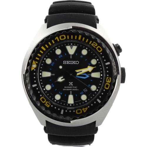 584 - Gents stainless steel cased Seiko Kinetic divers wristwatch. Ref 5M85-OAB0. Black dial with rotating... 