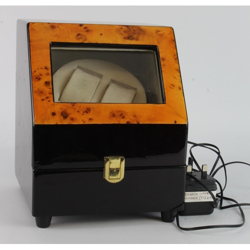 585 - Wooden cased rotating watch winder, for two watches, complete with power cable. Working when catalog... 