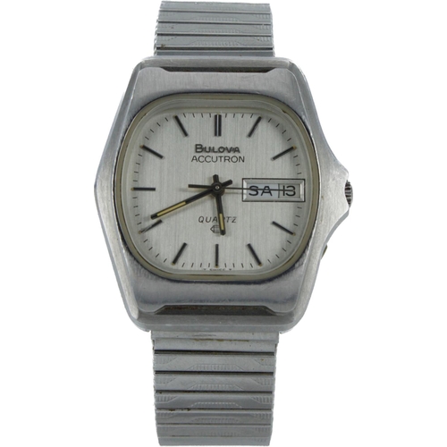 615 - Bulova Accutron stainless steel cased gents quartz wristwatch, ref. 8137. The silver dial with baton... 