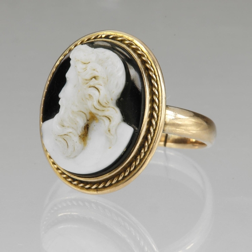 79 - Yellow gold (tests 9ct) carved agate cameo ring, carving depicting a man in profile, head measures 2... 