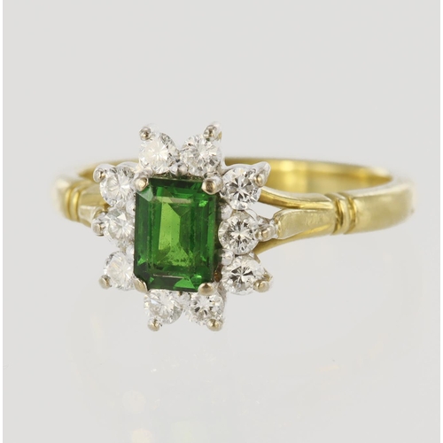 91 - 18ct yellow gold cluster set with central step cut chrome diopside measuring approx. 5mm x 4mm, surr... 