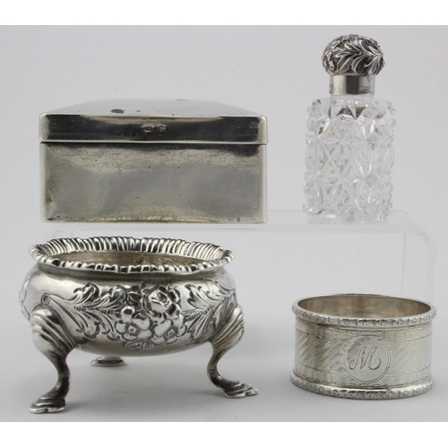 940 - Mixed lot of silver & silver mounted items comprising a trinket box hallmarked Birm. 1898, a silver ... 