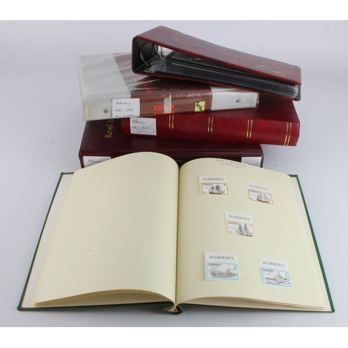 43 - Alderney collection in albums and a large stockbook with mixed material from 1983 to 2013. UM, mm se... 