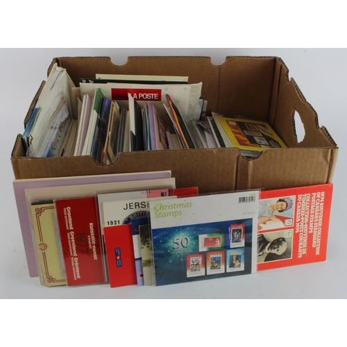 51 - Banana box of presentation packs - Br Commonwealth - Gibraltar etc, and World. Interesting lot with ... 